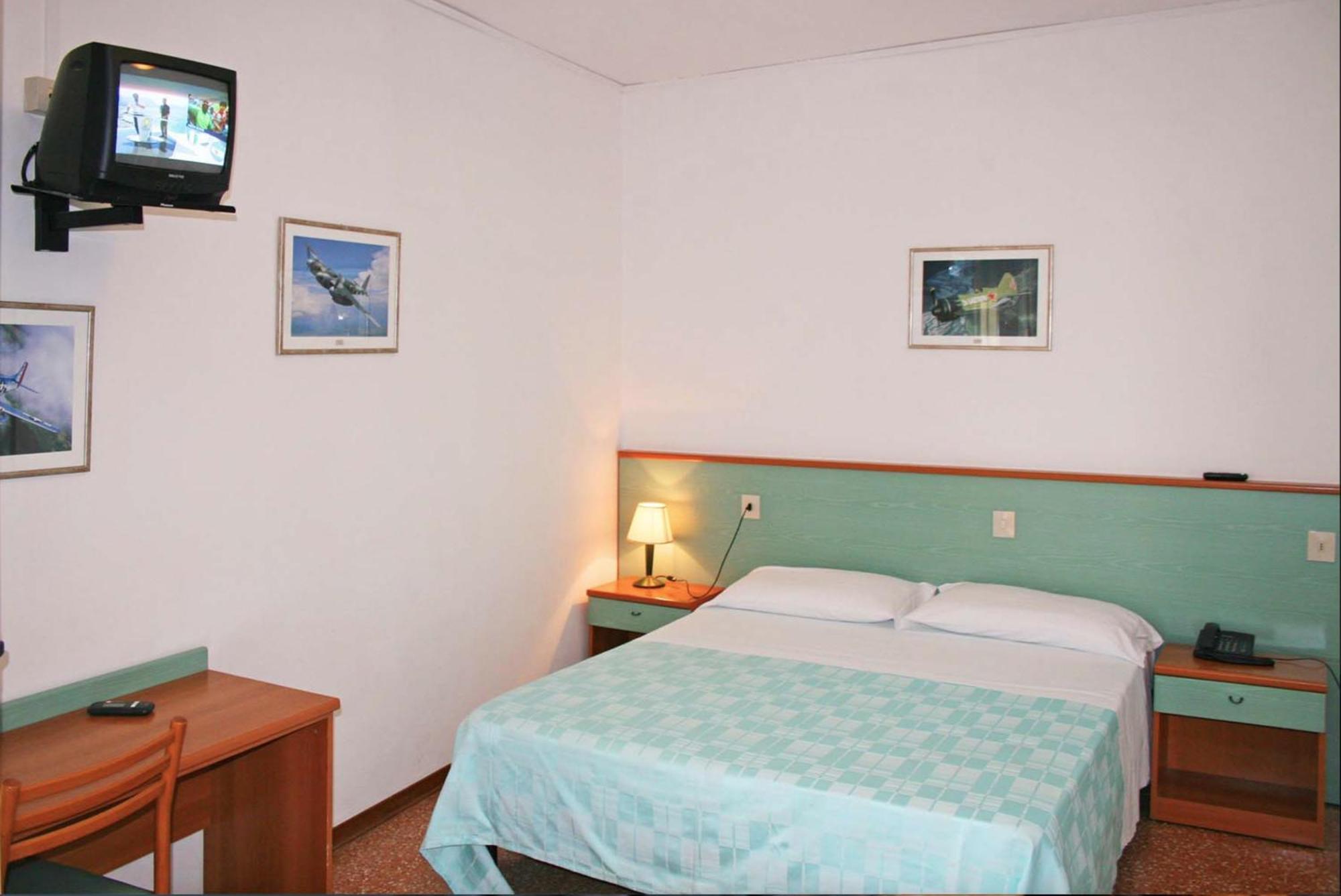 Hotel Janeiro Frontemare Jesolo Extérieur photo