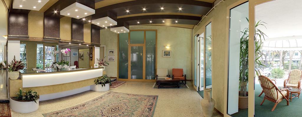 Hotel Janeiro Frontemare Jesolo Extérieur photo
