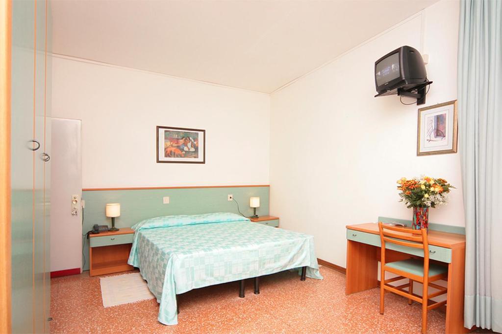 Hotel Janeiro Frontemare Jesolo Chambre photo