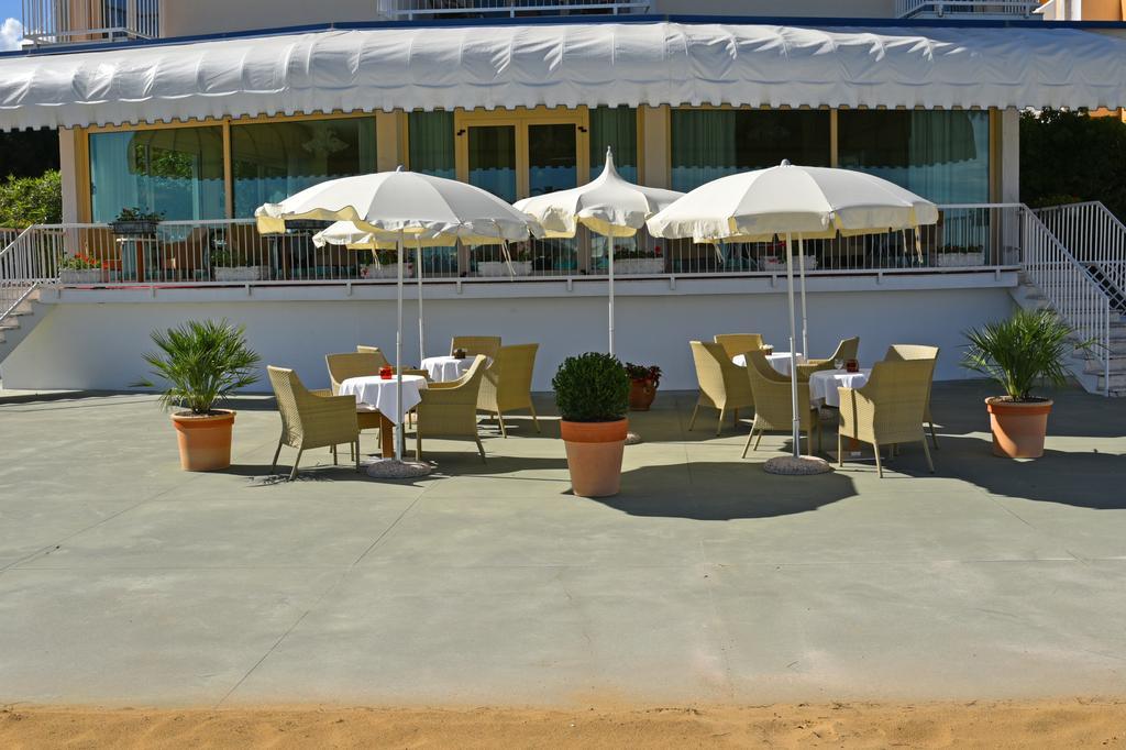Hotel Janeiro Frontemare Jesolo Extérieur photo
