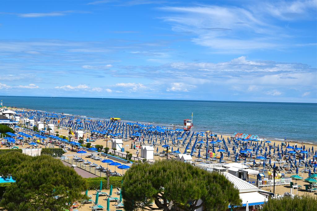 Hotel Janeiro Frontemare Jesolo Extérieur photo