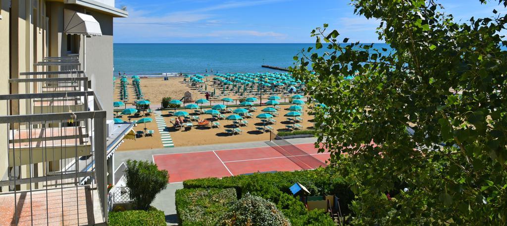 Hotel Janeiro Frontemare Jesolo Extérieur photo