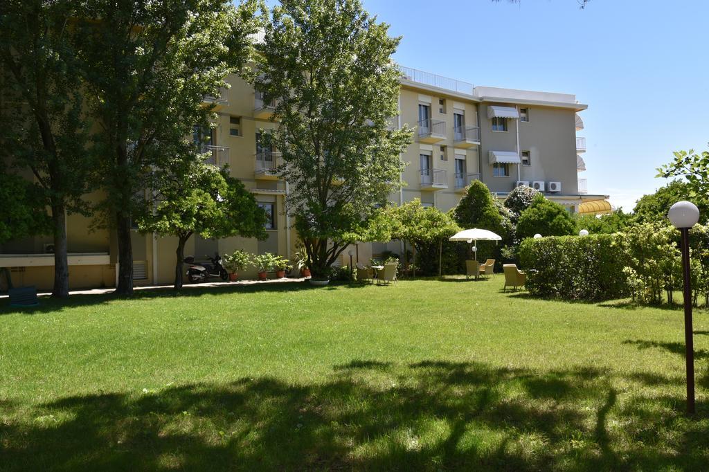 Hotel Janeiro Frontemare Jesolo Extérieur photo