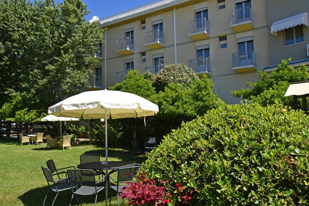 Hotel Janeiro Frontemare Jesolo Extérieur photo