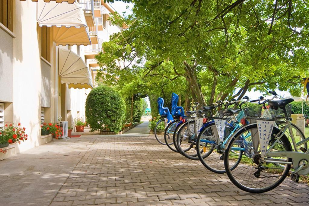 Hotel Janeiro Frontemare Jesolo Extérieur photo