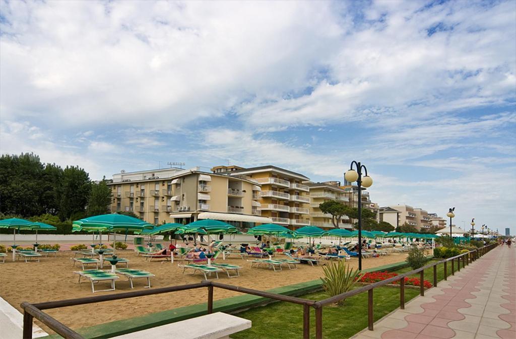 Hotel Janeiro Frontemare Jesolo Extérieur photo