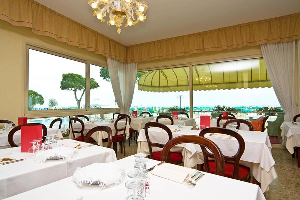 Hotel Janeiro Frontemare Jesolo Extérieur photo