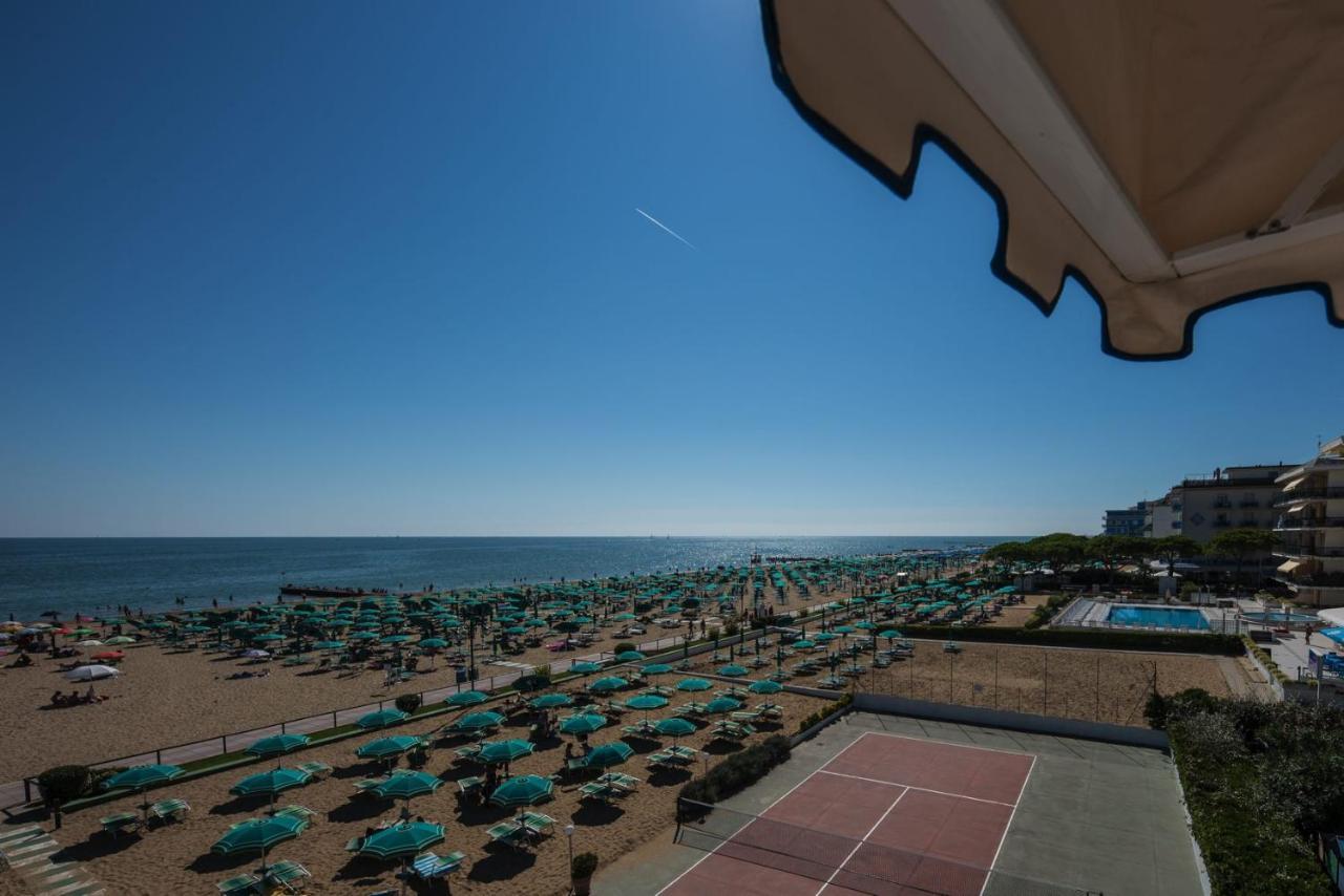 Hotel Janeiro Frontemare Jesolo Extérieur photo