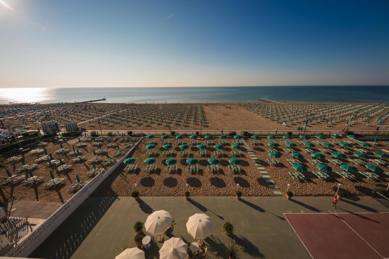 Hotel Janeiro Frontemare Jesolo Extérieur photo