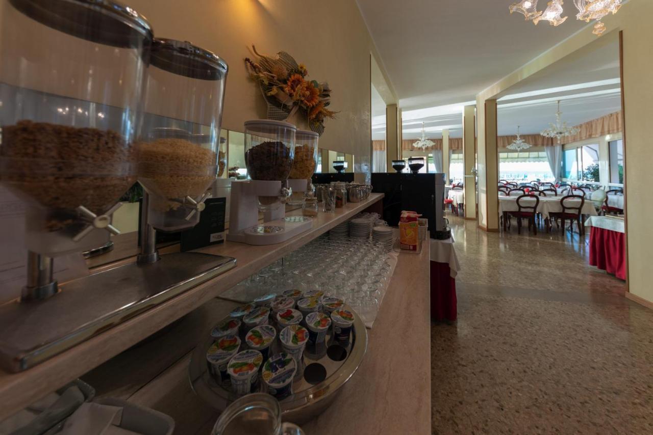 Hotel Janeiro Frontemare Jesolo Extérieur photo