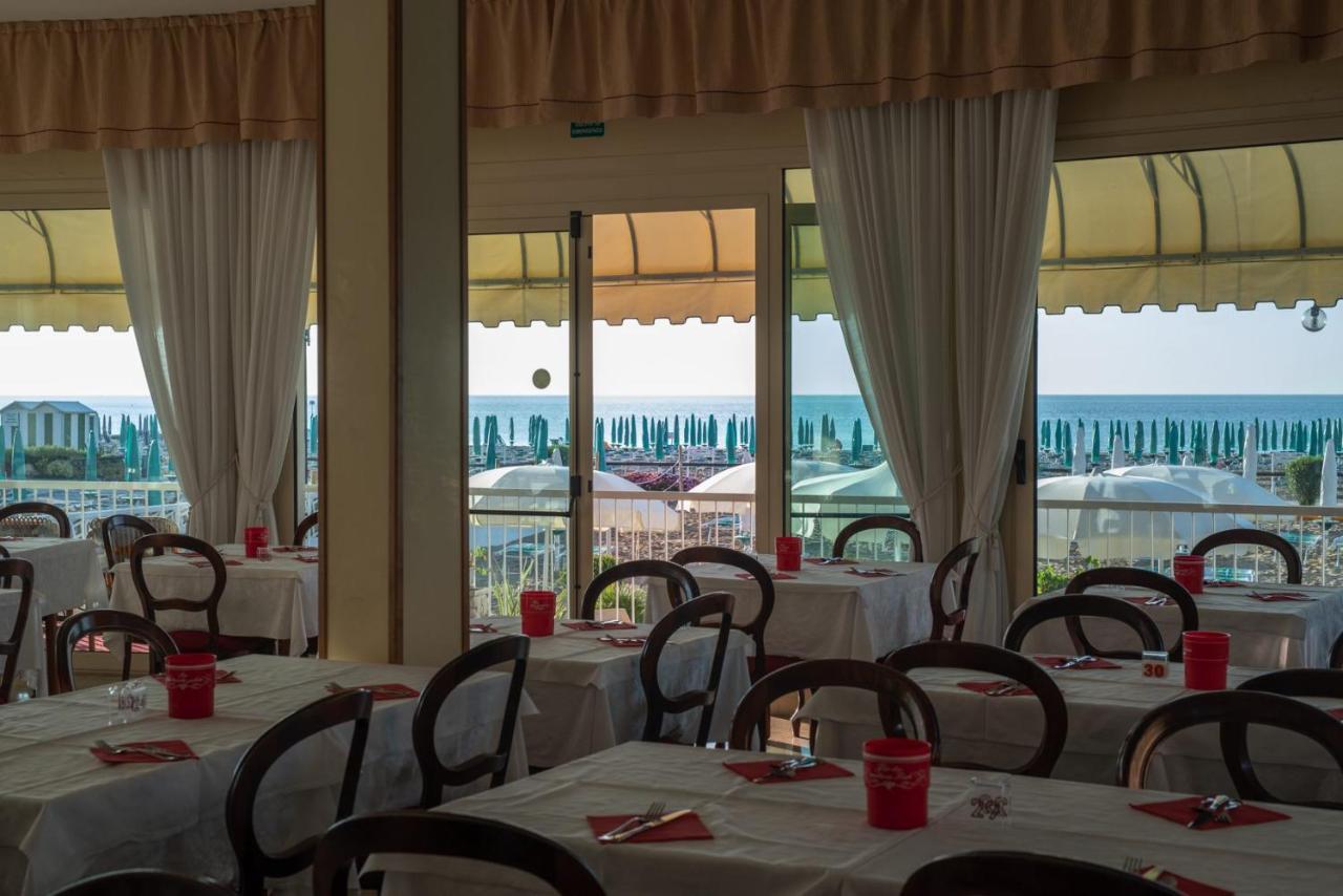Hotel Janeiro Frontemare Jesolo Extérieur photo