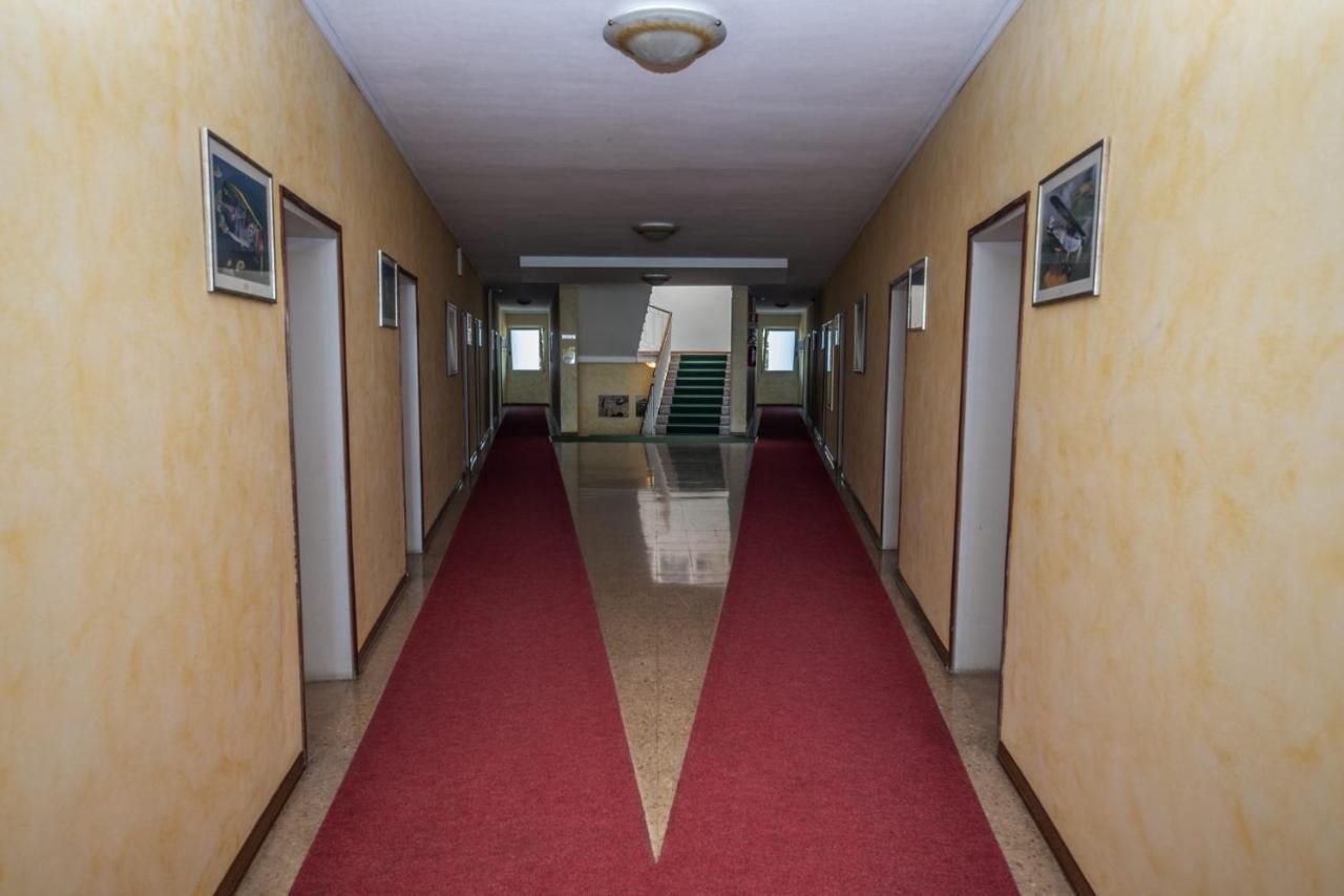 Hotel Janeiro Frontemare Jesolo Extérieur photo
