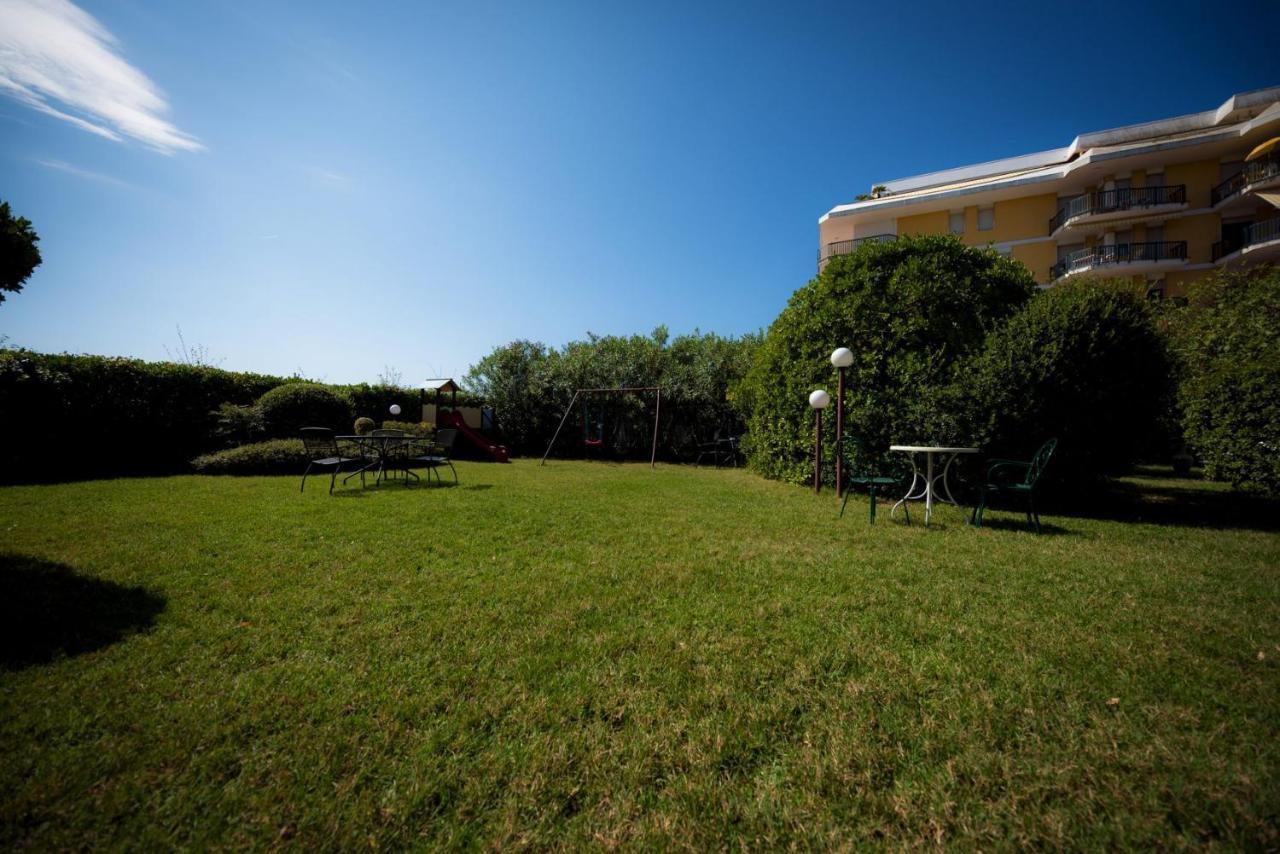 Hotel Janeiro Frontemare Jesolo Extérieur photo